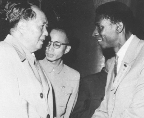 Alexis avec Mao Tsé-toung à Pékin en 1961 D.R. © photo des archives de Gérald Bloncourt