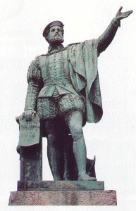Le monument à Elcano (sculpteur : Antonio Palao) photo © 1999 H. Morvan Guetaria, Espagne