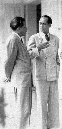 photo de Michel Doret, 1942 Jacques Roumain à droite, avec Nicolas Guillén